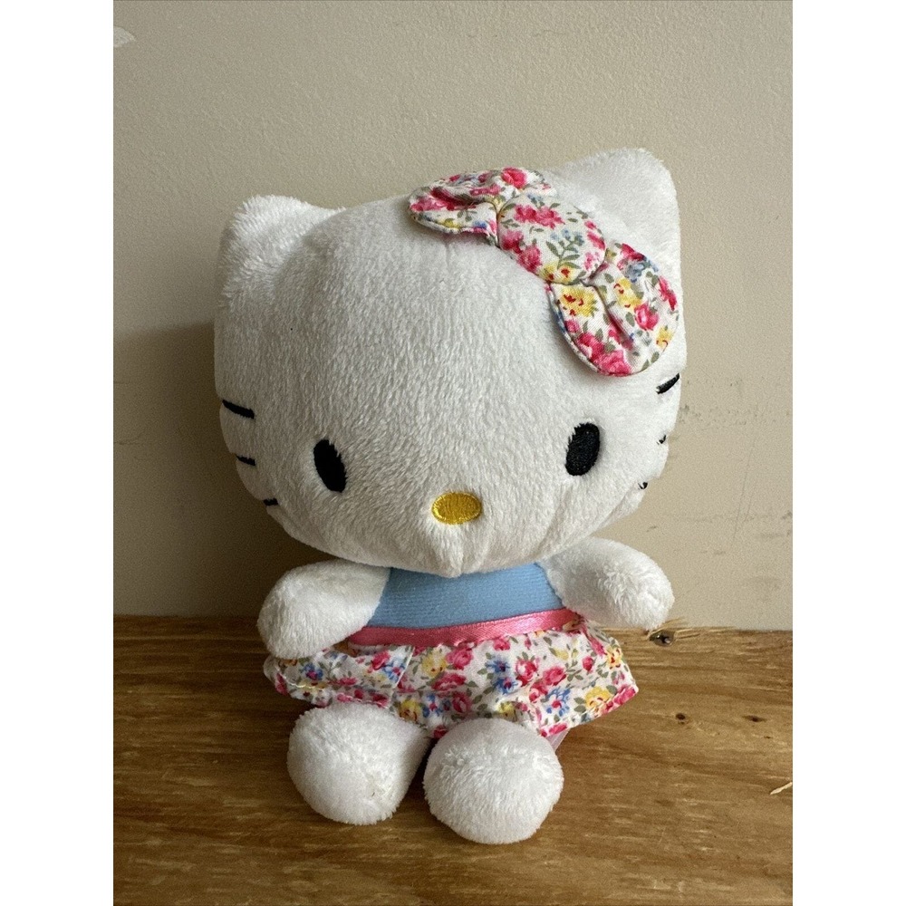 2013 Hello Kitty Sanrio  Plush Stuffed Toy‎ 7"